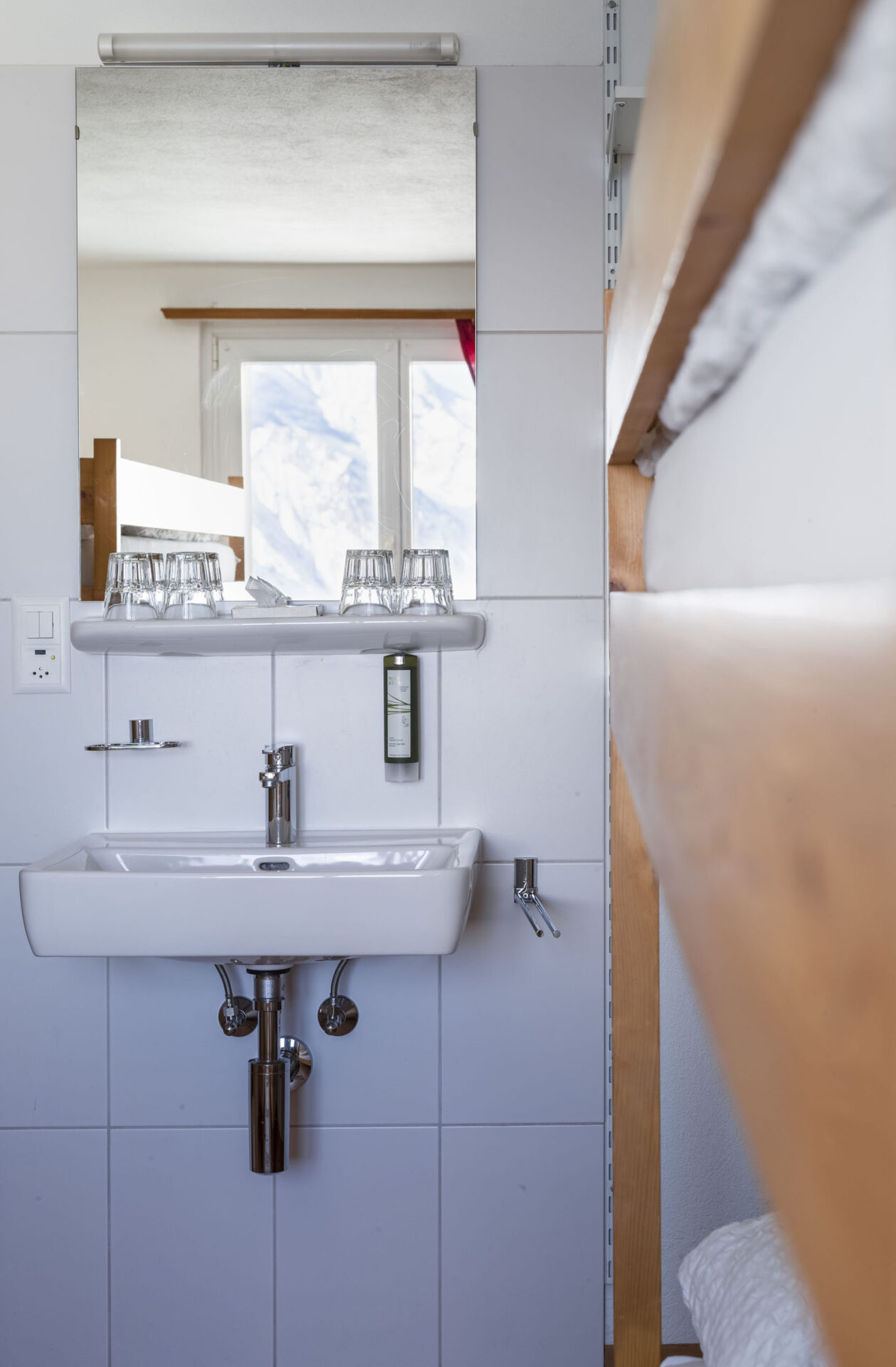 Hotel Schwarzsee - Mixed Dorm Bathroom - The Matterhorn